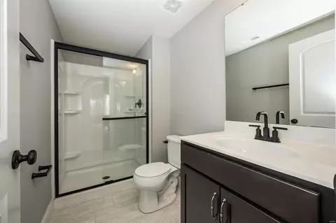 Bath - 5205 Eagle Wing Ct, Eureka, MO 63025 photo 7 of 7