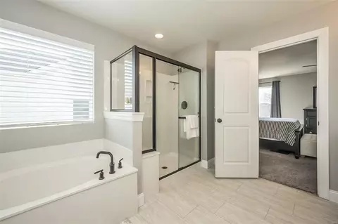 Bath - 5205 Eagle Wing Ct, Eureka, MO 63025 photo 5 of 7