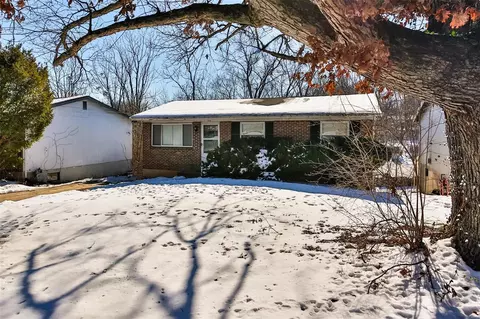 7444 Halpin Dr, Saint Louis, MO 63135