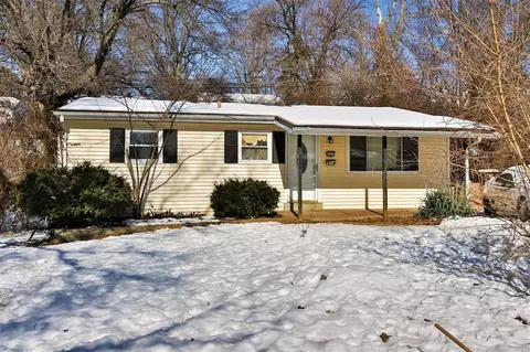 8005 Wayland Ct, Saint Louis, MO 63114