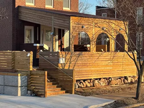 2147 E College Ave, Saint Louis, MO 63107