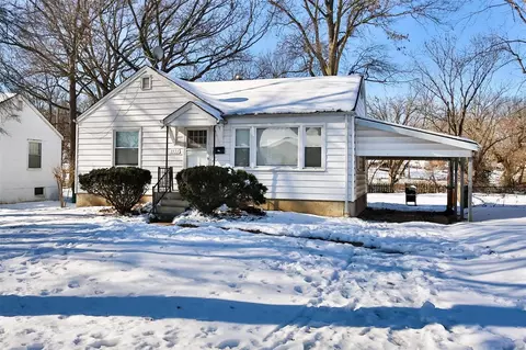 1937 Falcon Dr, Saint Louis, MO 63133