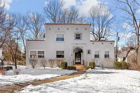 421 N Price Rd, Saint Louis, MO 63132