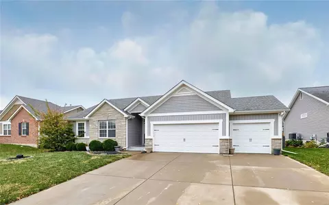 2732 Defender Dr, Wentzville, MO 63385