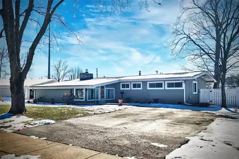 1723 Ridgewood Dr, Saint Louis, MO 63126