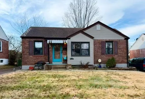 4340 Sunshine Dr, Saint Louis, MO 63116