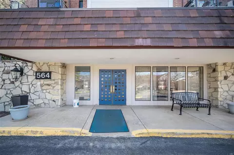 564 Sarah Ln #108, Saint Louis, MO 63141