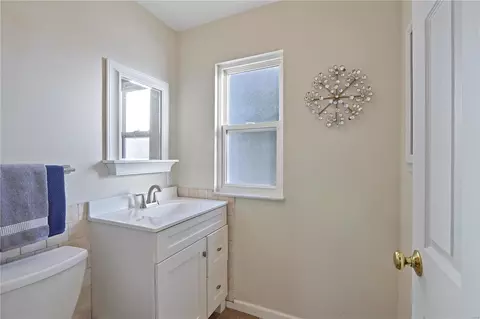 Bath - 1262 Cottagemill Dr, Manchester, MO 63021 photo 5 of 5