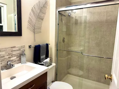 Bath - 1262 Cottagemill Dr, Manchester, MO 63021 photo 1 of 5