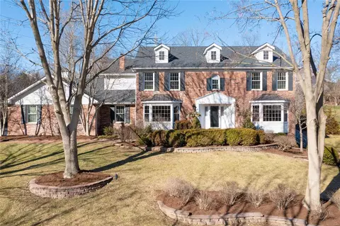 1715 Mason Knoll Rd, Saint Louis, MO 63131