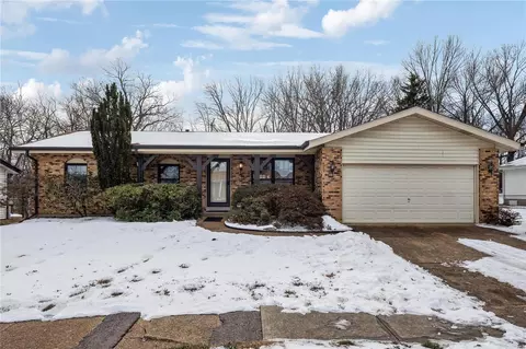 2384 England Town Rd, Saint Louis, MO 63129