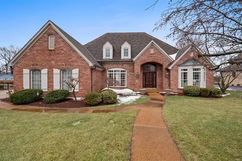 3721 Sunset Chase Dr, Sunset Hills, MO 63127