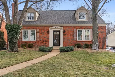 920 Wood Ave, Kirkwood, MO 63122