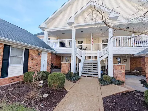 7352 Woodlawn Colonial Ln, Saint Louis, MO 63119