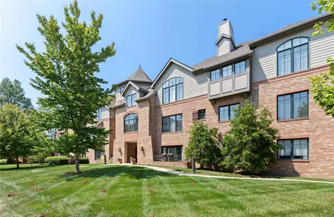 125 E Clinton Pl #1B, Kirkwood, MO 63122