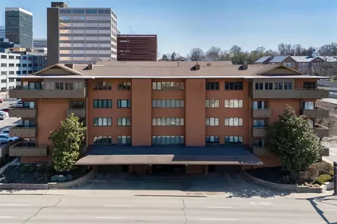 250 S Brentwood Blvd #1C, Clayton, MO 63105