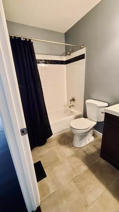 Bath - 208 Forest Path Dr, O'fallon, MO 63376 photo 5 of 6