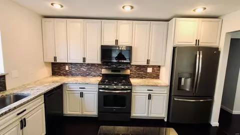 Kitchen - 208 Forest Path Dr, O'fallon, MO 63376 photo 2 of 3