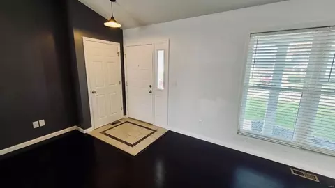 Entry Way - 208 Forest Path Dr, O'fallon, MO 63376 photo 2 of 8