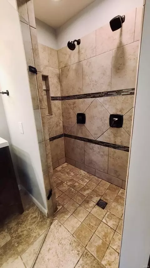 Bath - 208 Forest Path Dr, O'fallon, MO 63376 photo 3 of 6