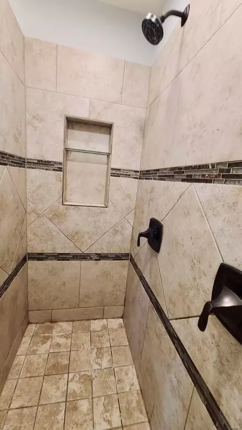 Bath - 208 Forest Path Dr, O'fallon, MO 63376 photo 2 of 6