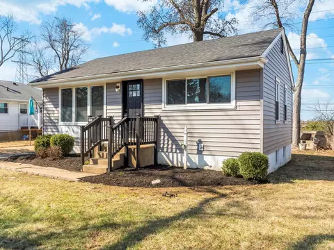 1255 Saint Patrice Ln, Florissant, MO 63031