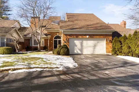 731 Fairfield Lake Dr, Chesterfield, MO 63017