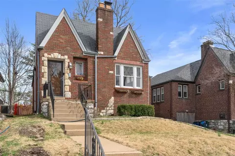 2020 Hiawatha Ave, Maplewood, MO 63143