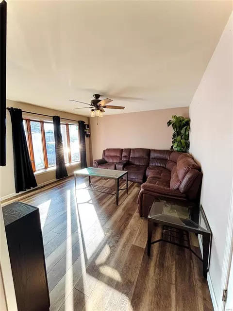 Living - 433 Fanning Ave, O'fallon, MO 63366 photo 2 of 2