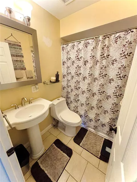 Bath - 433 Fanning Ave, O'fallon, MO 63366 photo 2 of 3