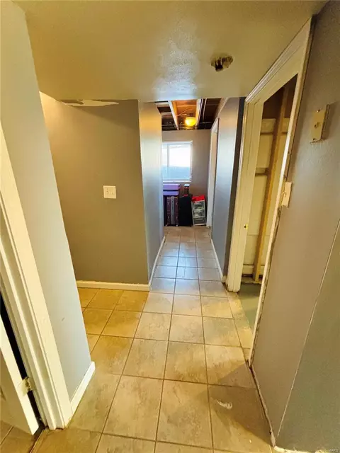 Entry Way - 433 Fanning Ave, O'fallon, MO 63366 photo 2 of 2