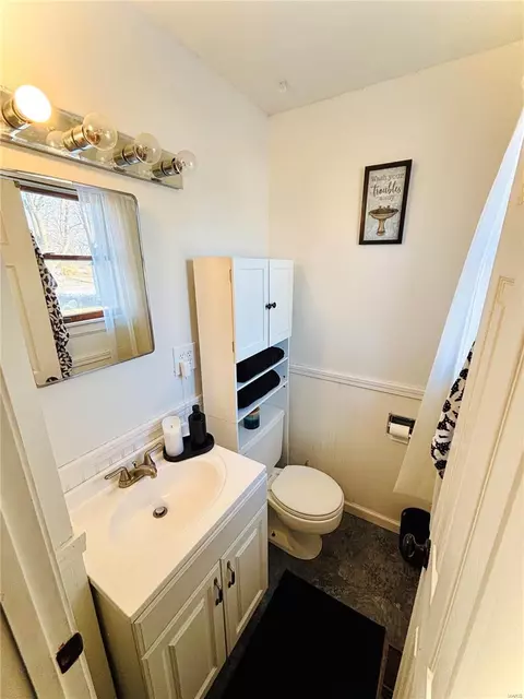 Bath - 433 Fanning Ave, O'fallon, MO 63366 photo 1 of 3