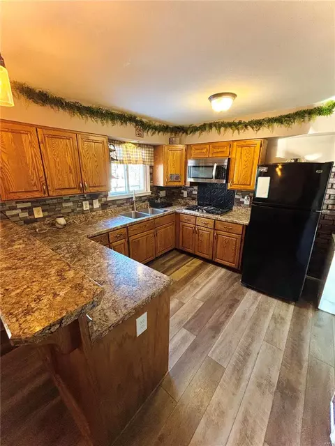 Kitchen - 433 Fanning Ave, O'fallon, MO 63366 photo 1 of 2