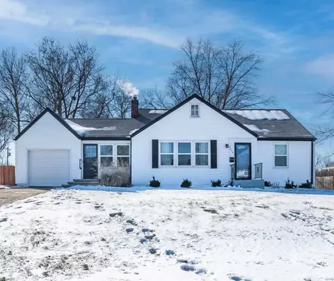 4434 Schmittwoods Ct, Saint Louis, MO 63123