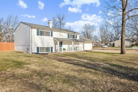 301 Bittersweet Dr, O'fallon, MO 63366 photo 3