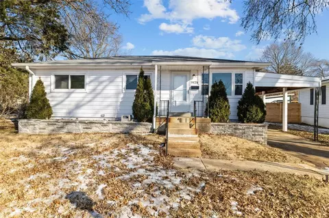 9428 Tiber Dr, Saint Louis, MO 63123