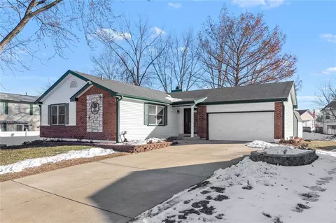 4 Grantley Ct, Saint Peters, MO 63376