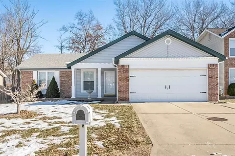 106 Barrington Dr, Saint Peters, MO 63376