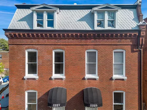 2225 Arsenal St, Saint Louis, MO 63118