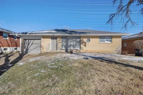 9427 Dorisann Ct, Affton, MO 63123 photo 2