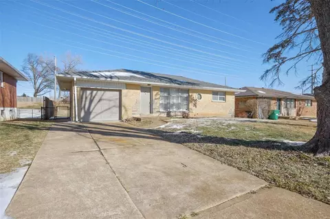 9427 Dorisann Ct, Affton, MO 63123