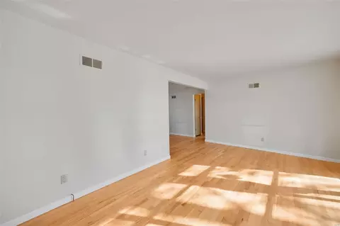 9427 Dorisann Ct, Affton, MO 63123 photo 3