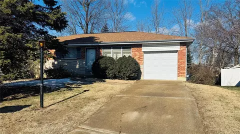 10747 Gail Ct, Saint Louis, MO 63123