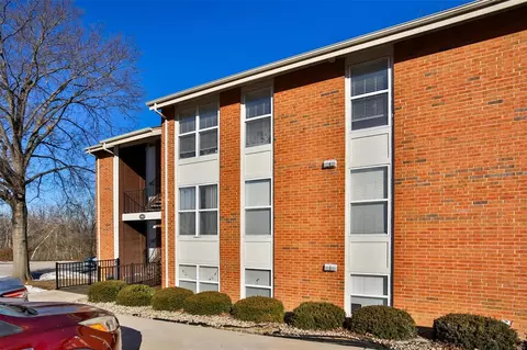 1963 Greenpoint Dr #303, Saint Louis, MO 63122