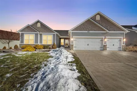 232 Lonepine Dr, Wentzville, MO 63385