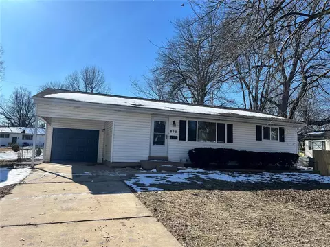 850 Daniel Boone Dr, Florissant, MO 63031