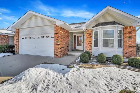 109 Braewood Cir #2C, Saint Charles, MO 63301
