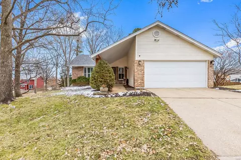 12208 Autumn Dale Ct, Maryland Heights, MO 63043