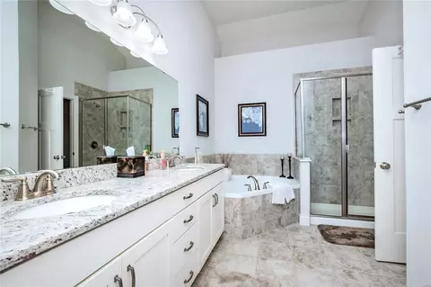 Bath - 699 Bluffs View Ct, Eureka, MO 63025 photo 1 of 4