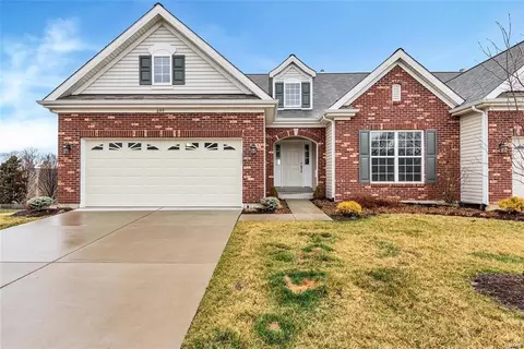 699 Bluffs View Ct, Eureka, MO 63025